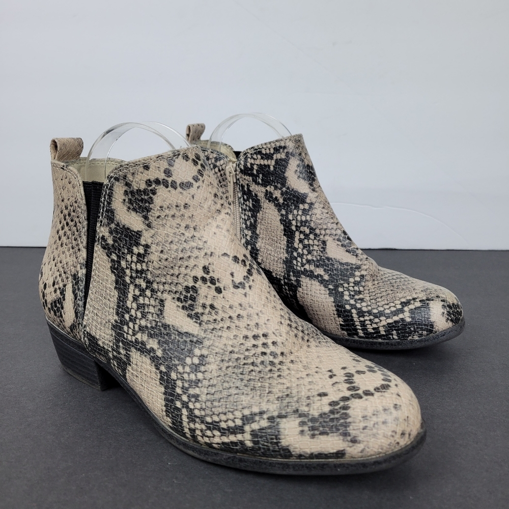 Faux Animal print ankle boots 8 medium Black Cream